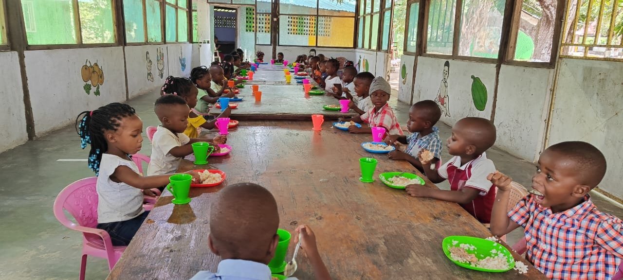 Crianças moçambicanas sorridentes